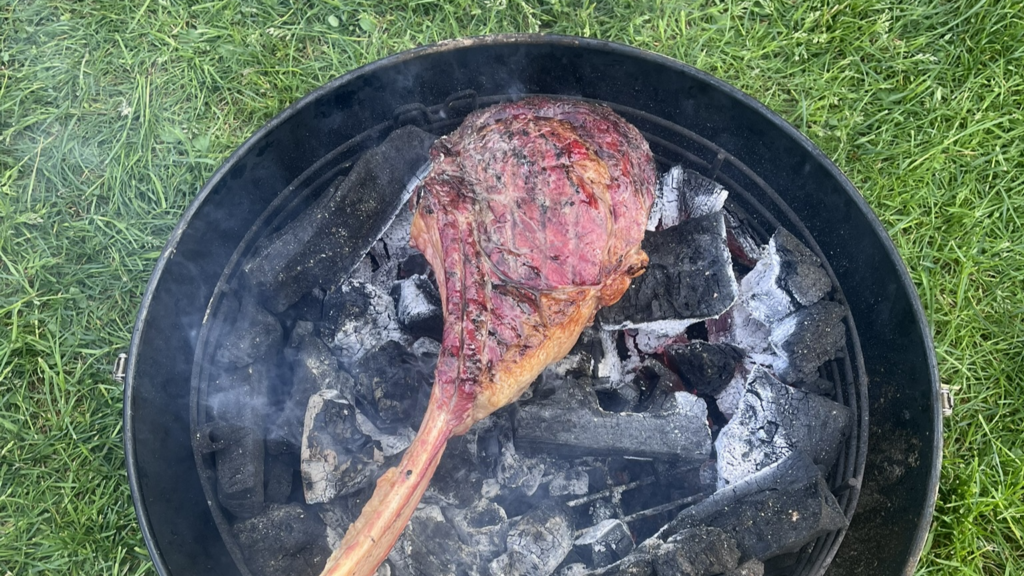 Carne cotta a diretto contatto con le braci con tecnica Ember Roasting