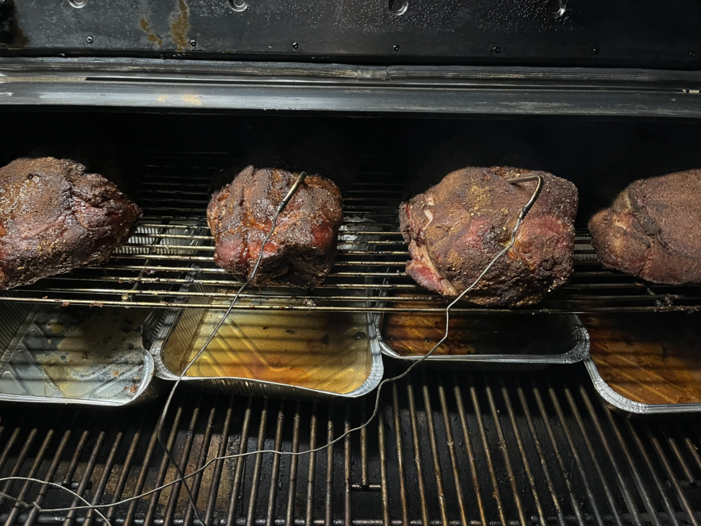 Carne in cottura Low & Slow al barbecue con sonde per il controllo della temperatura